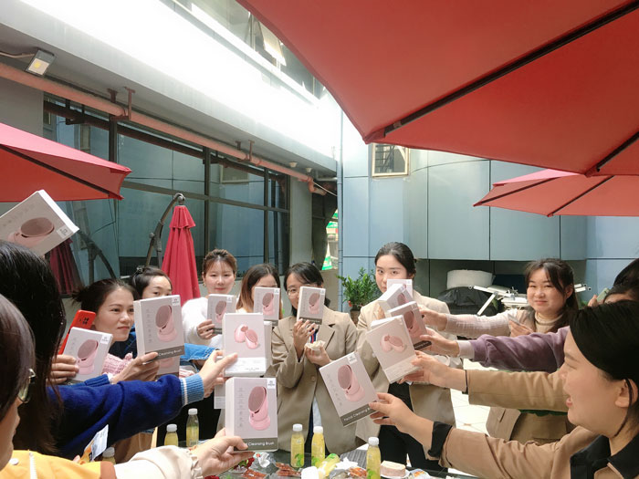 女神節(jié)快樂|有鮮花，有陽光，有愛的薩瑪瑞事業(yè)