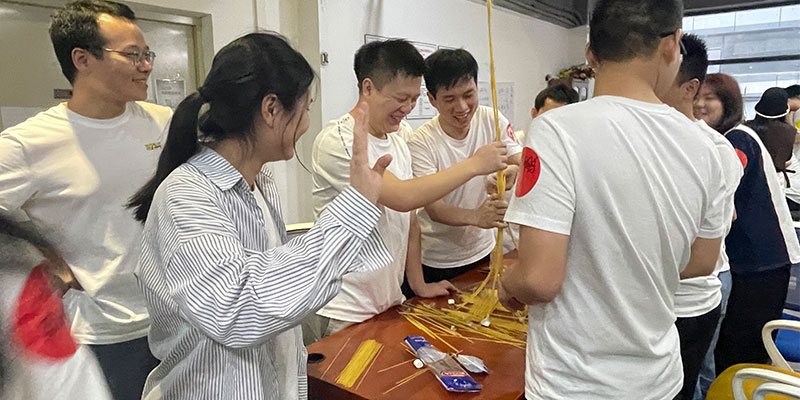 赫名視顯室內(nèi)拓展《凝聚力量，高效協(xié)作》