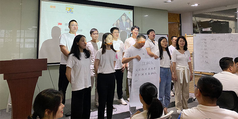 赫名視顯室內(nèi)拓展《凝聚力量，高效協(xié)作》